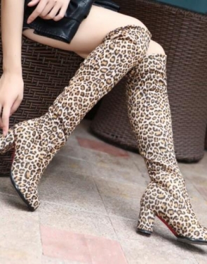 Женские ботфорты на каблуке Леопардовые